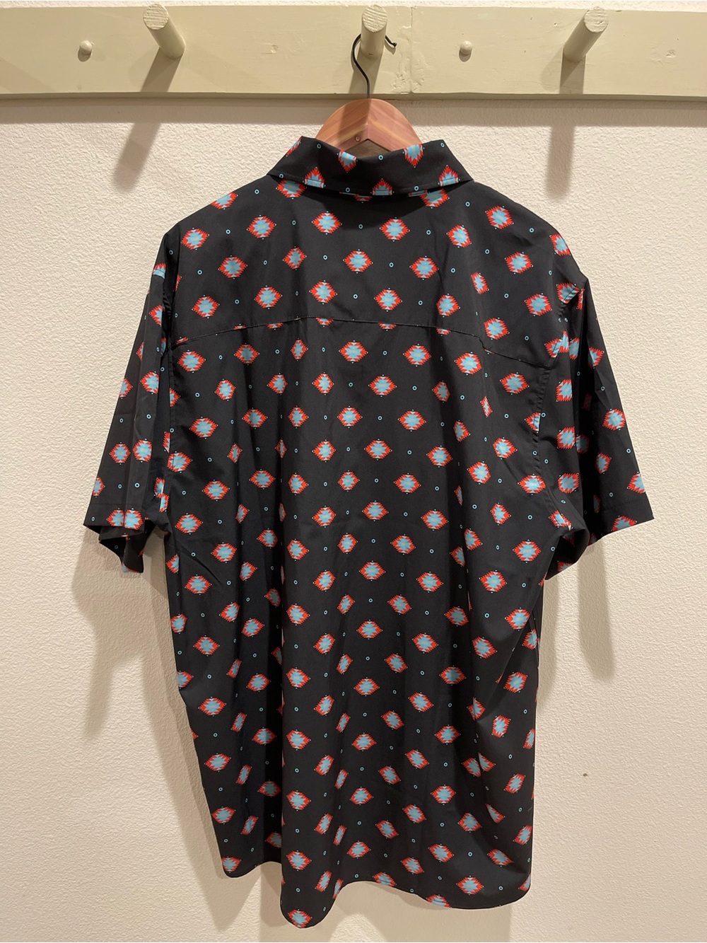 Dixxon La Mesa Geometric Button Down
Party Shirt in Black & Red Size 2X - Picture 6 of 7